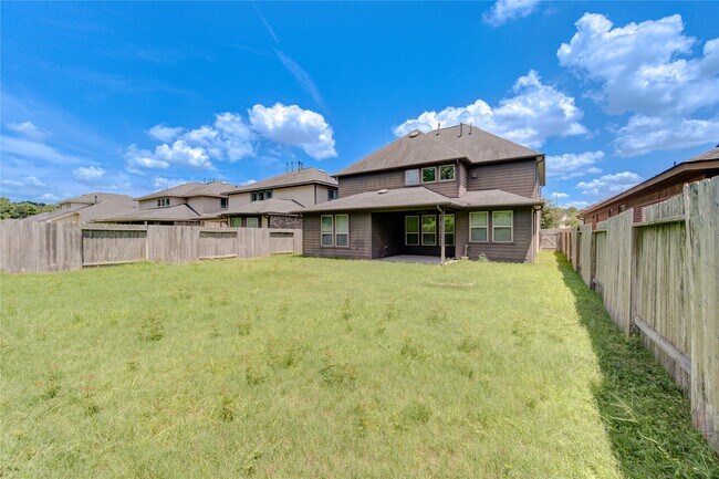 Building Photo - 15727 Whisper Woods Dr