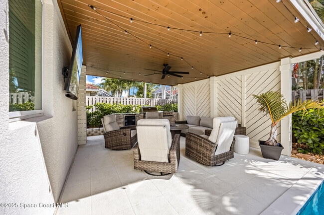 Building Photo - 385 Newport Dr