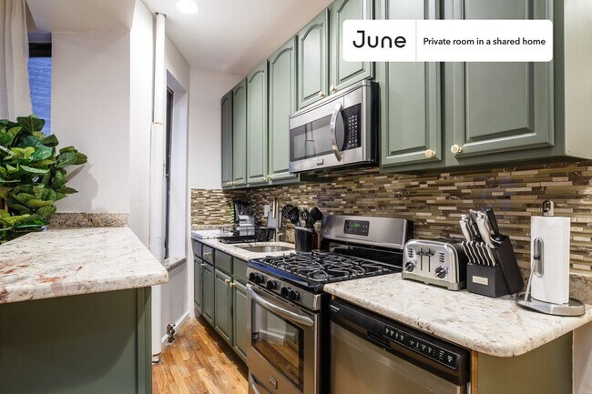 Building Photo - Private bedroom in 4 bed/2 bath Home