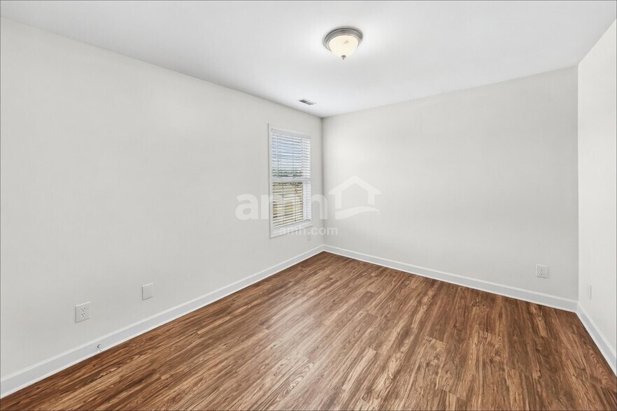 Building Photo - 1305 Bantry Dr