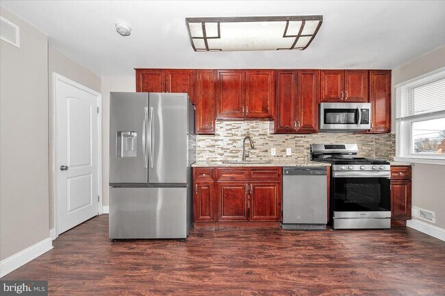 Building Photo - 1551 Langford Rd