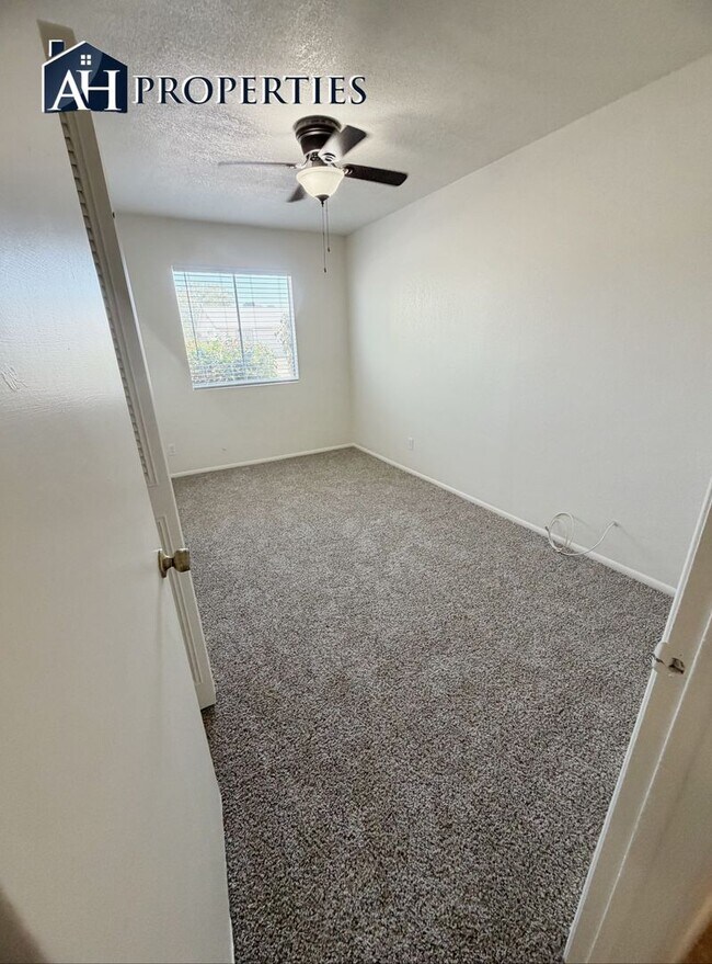 Building Photo - Pool, back yard concrete slab, and RV gate