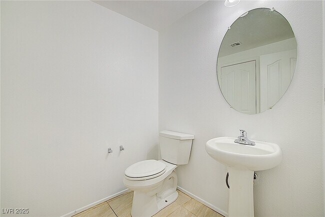 Building Photo - 2120 Waterlily View St