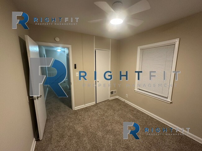 Building Photo - Charming House in Dayton