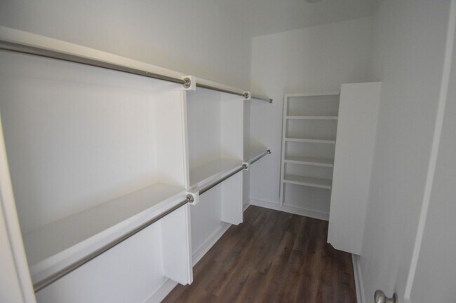 Building Photo - Beautiful 3 BR / 2 BA Home!