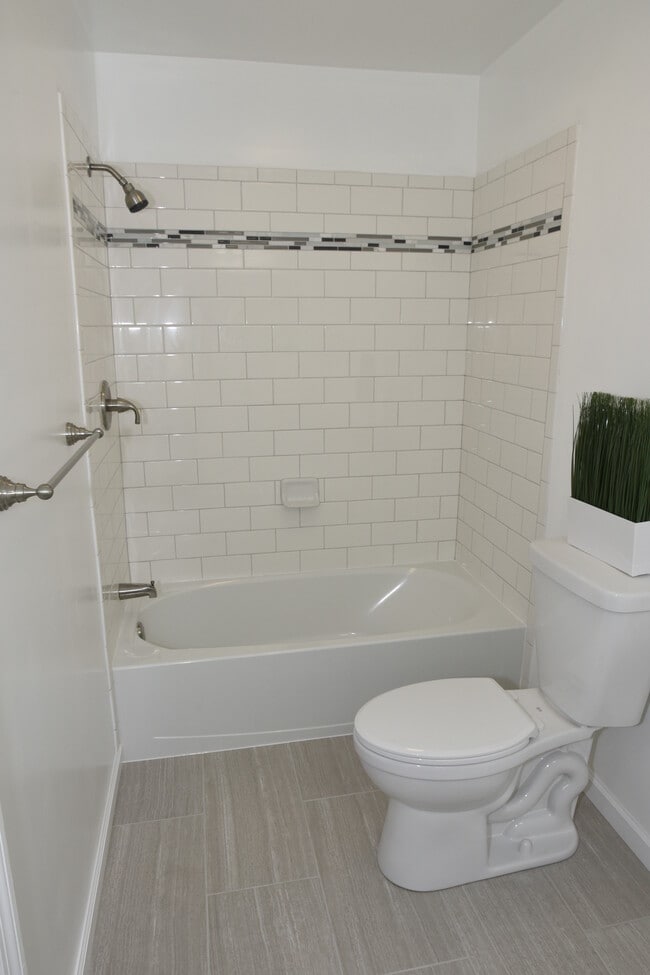 Building Photo - GAR