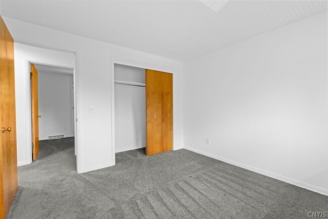 Building Photo - 330 Draper Ave