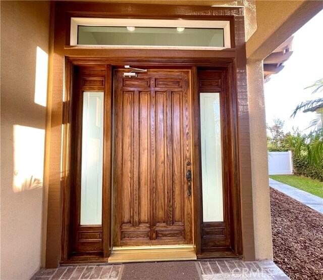 Building Photo - 6 Emerald Glen