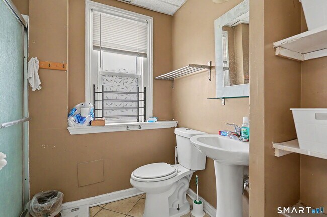 Building Photo - 137 Sherwood Ave