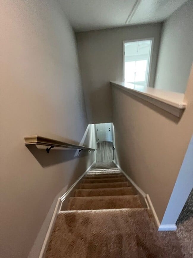 Building Photo - Stunning townhouse located in the heart of...