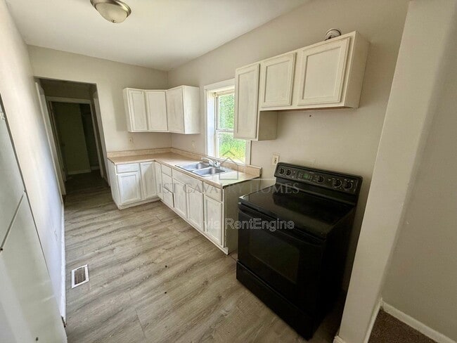 Building Photo - 289 Sumner Ct