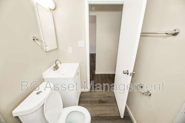 Building Photo - 944 Fletcher Ln