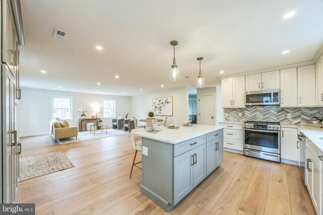 Building Photo - 605 Bowers Ln