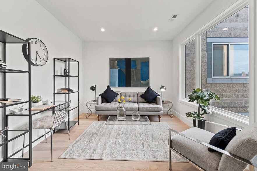 Building Photo - 1312 13th St NW