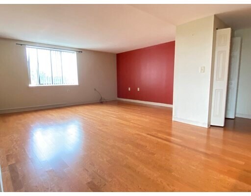 Building Photo - 30 Daniels St