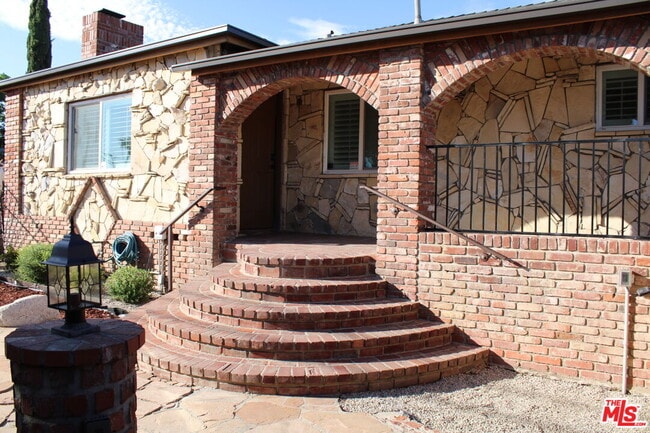 Primary Photo - 12318 San Fernando Rd