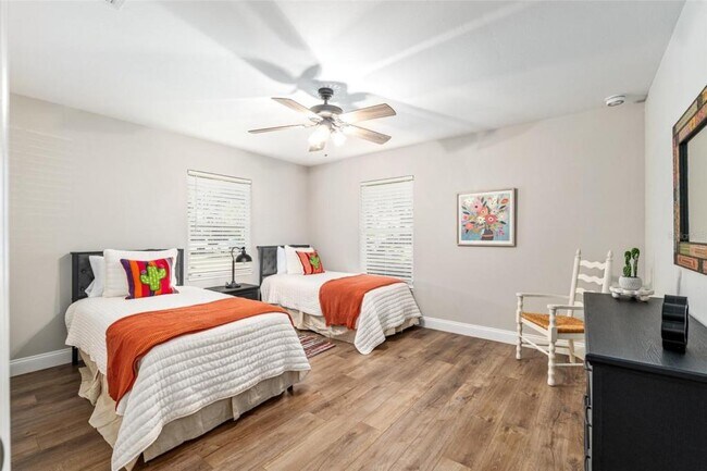 Building Photo - 4530 SE 14th St