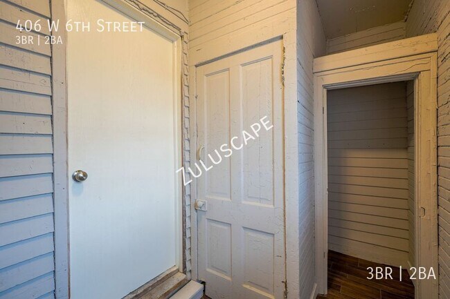 Building Photo - 406 W 6th St