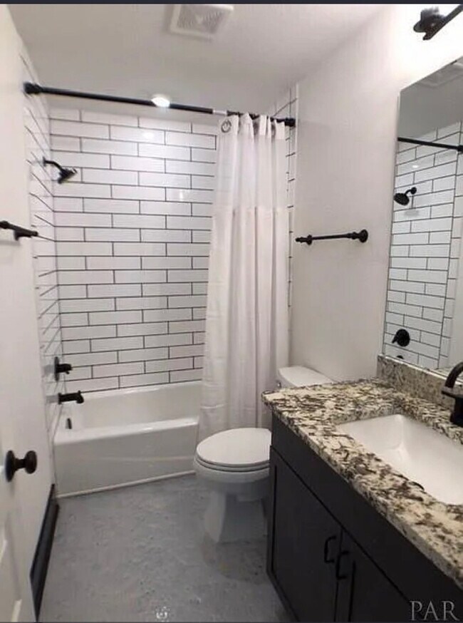 Building Photo - Just like New 3/2 - Custom Quality Constru...