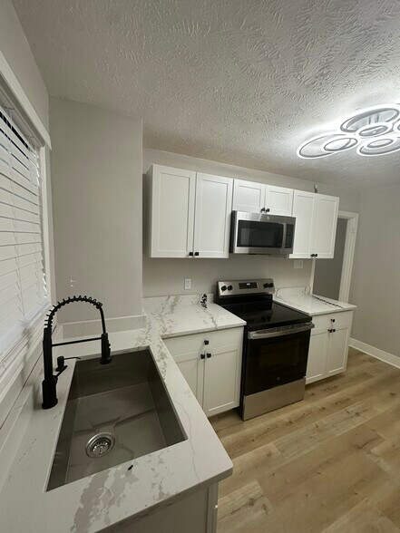 Building Photo - 807 S Braddock Ave