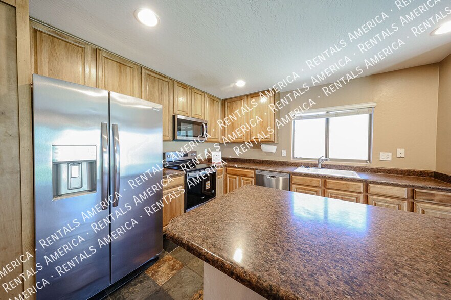 Building Photo - 23808 N Tayrien Ln