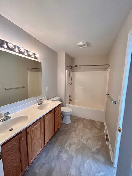 Full Bathroom - 64 Tia Circle