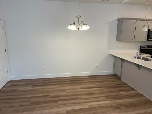 Building Photo - 1385 N 3830 W