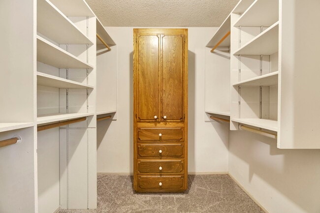 Building Photo - 1564 E Escalon Ave