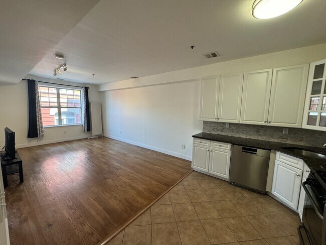 Building Photo - 4401 Park Ave