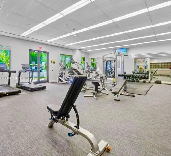 Building Photo - 999 SW 1st Ave