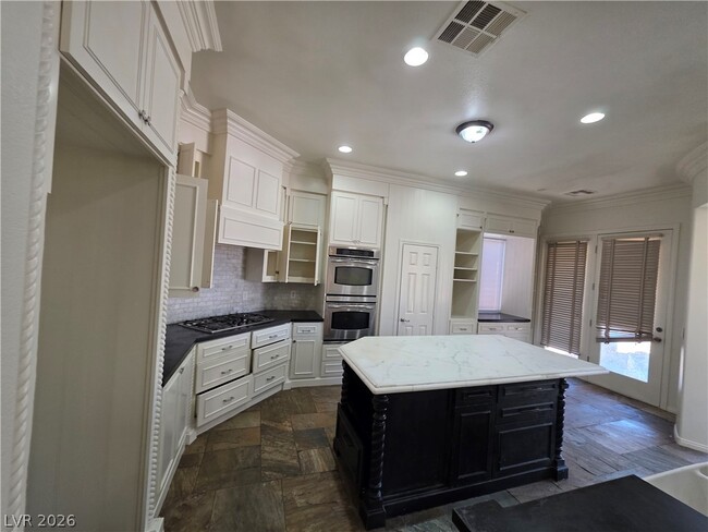 Building Photo - 9338 Wilderness Glen Ave