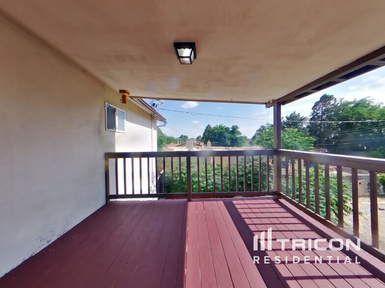 Building Photo - 1725 Hiawatha Dr NE