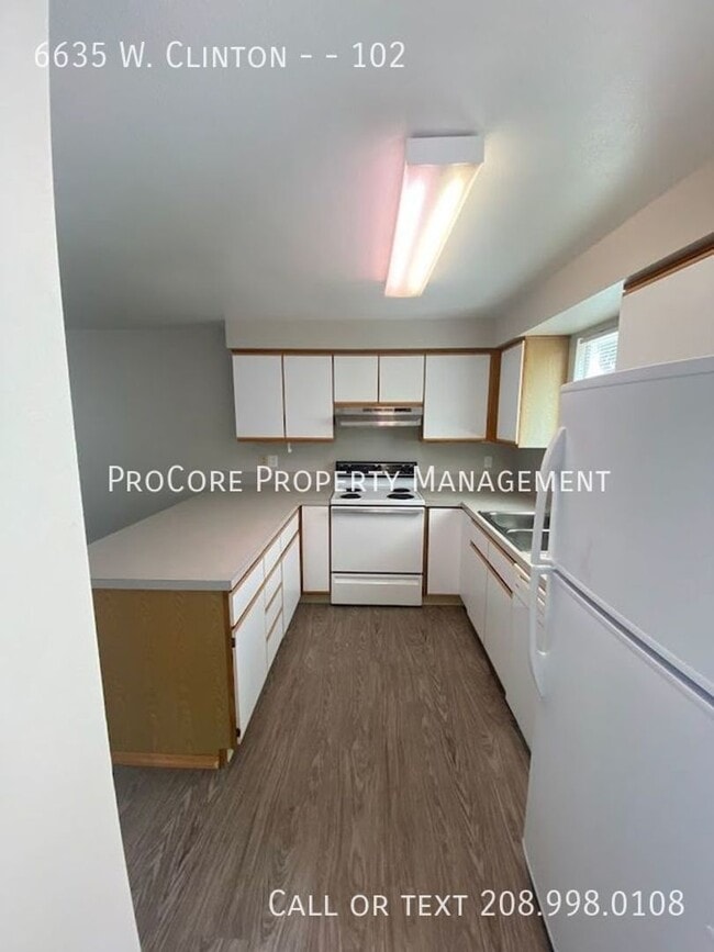 Building Photo - 6635 W Clinton Ln