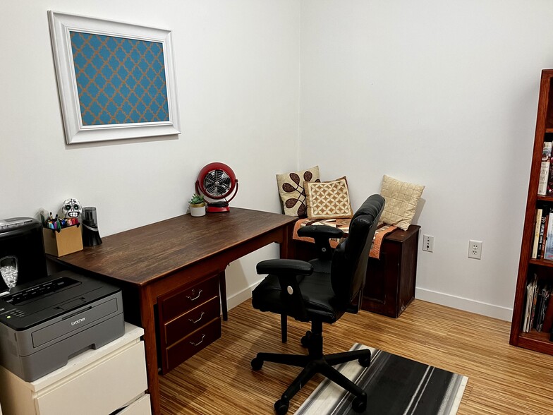Office / Extra Room - 1201 Pine St