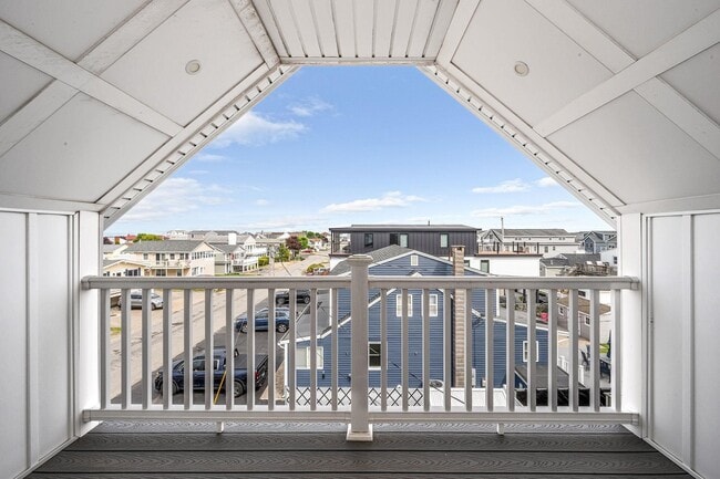 Building Photo - 352 Portsmouth Ave