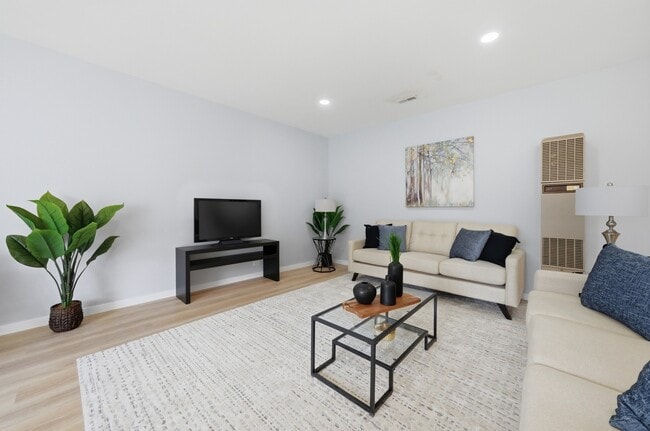 Building Photo - 593 Bristol Ln