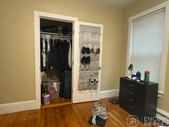 Building Photo - 44 Hillside St