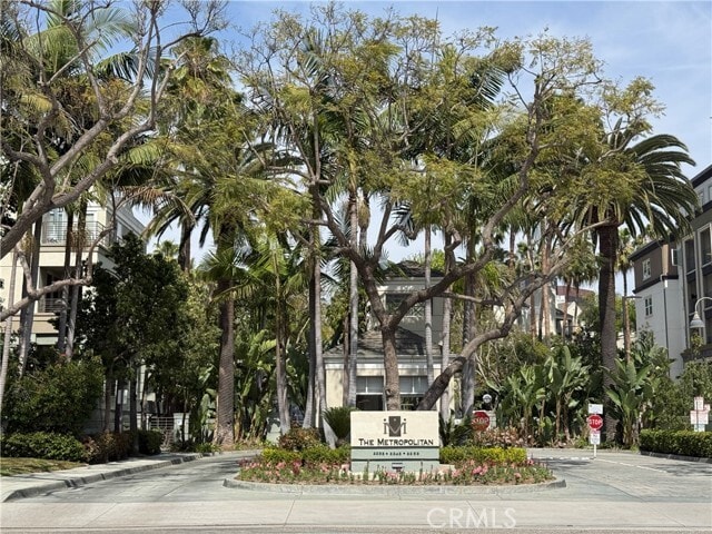 Building Photo - 2233 Martin