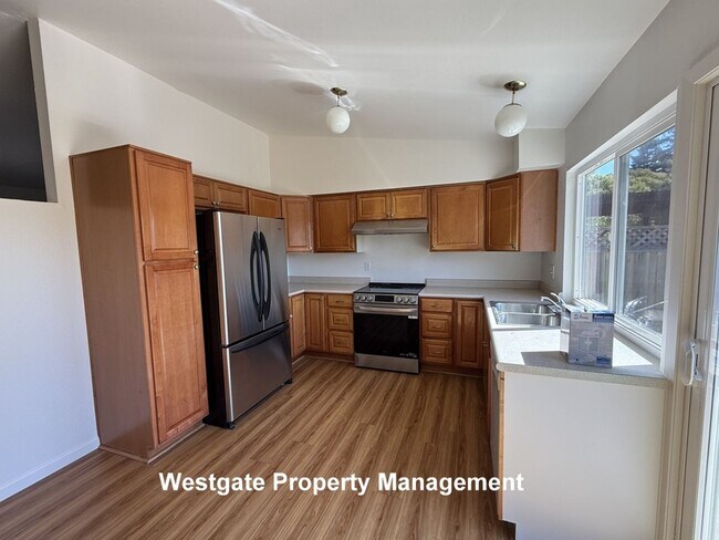 Building Photo - 864 Crinella Dr