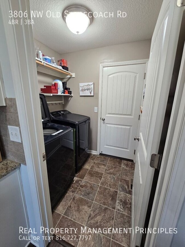 Building Photo - 3806 NW Old Stagecoach Rd