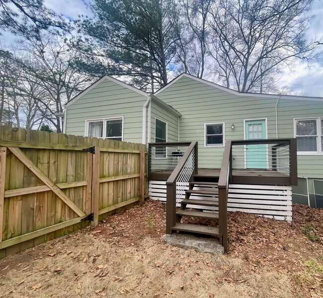 Building Photo - Cozy Bungalow in Atlanta's Westside