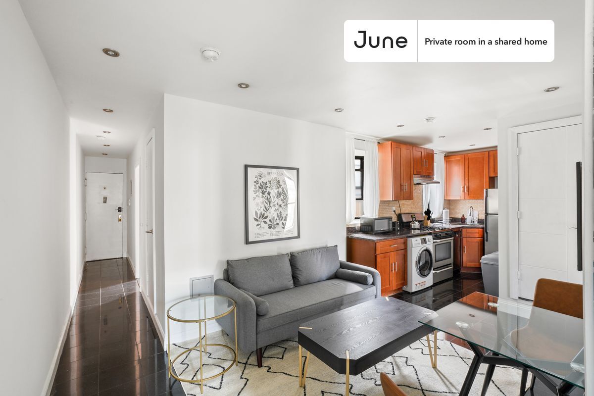 Building Photo - Private bedroom in 3 bed/2 bath Home