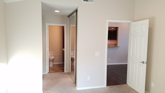 Building Photo - Beautiful 2 Bedroom Home in Irvine