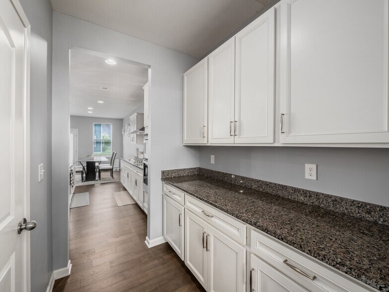 Building Photo - 6575 Rocky Frk Dr