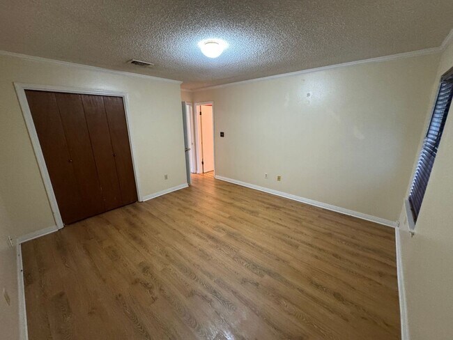 Building Photo - 800 Christian Dr