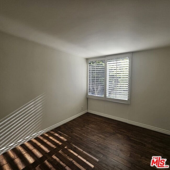 Building Photo - 2170 Century Pk E