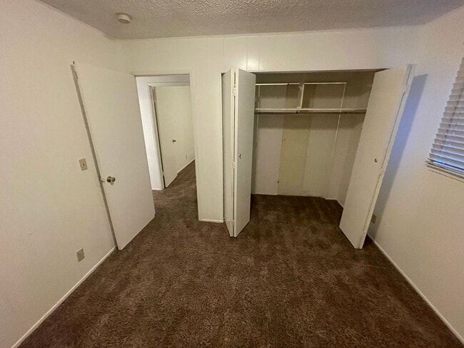 Building Photo - Two story 4 bedroom 2 bath home, Magalia