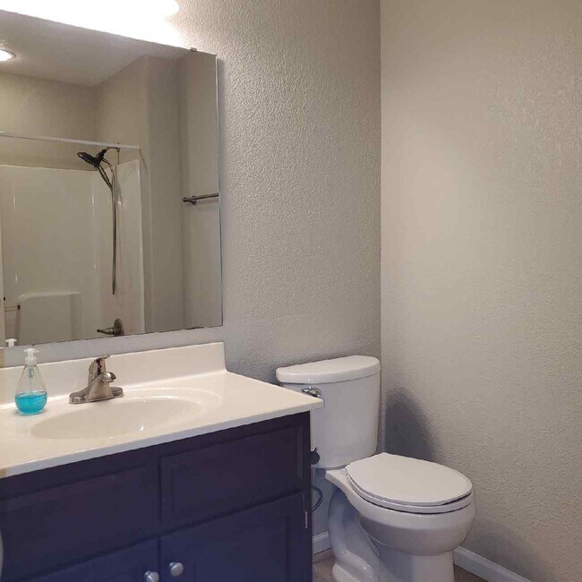 Building Photo - 449 Poplar St