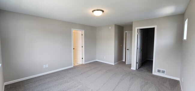 Building Photo - 1515 100th Ave NW