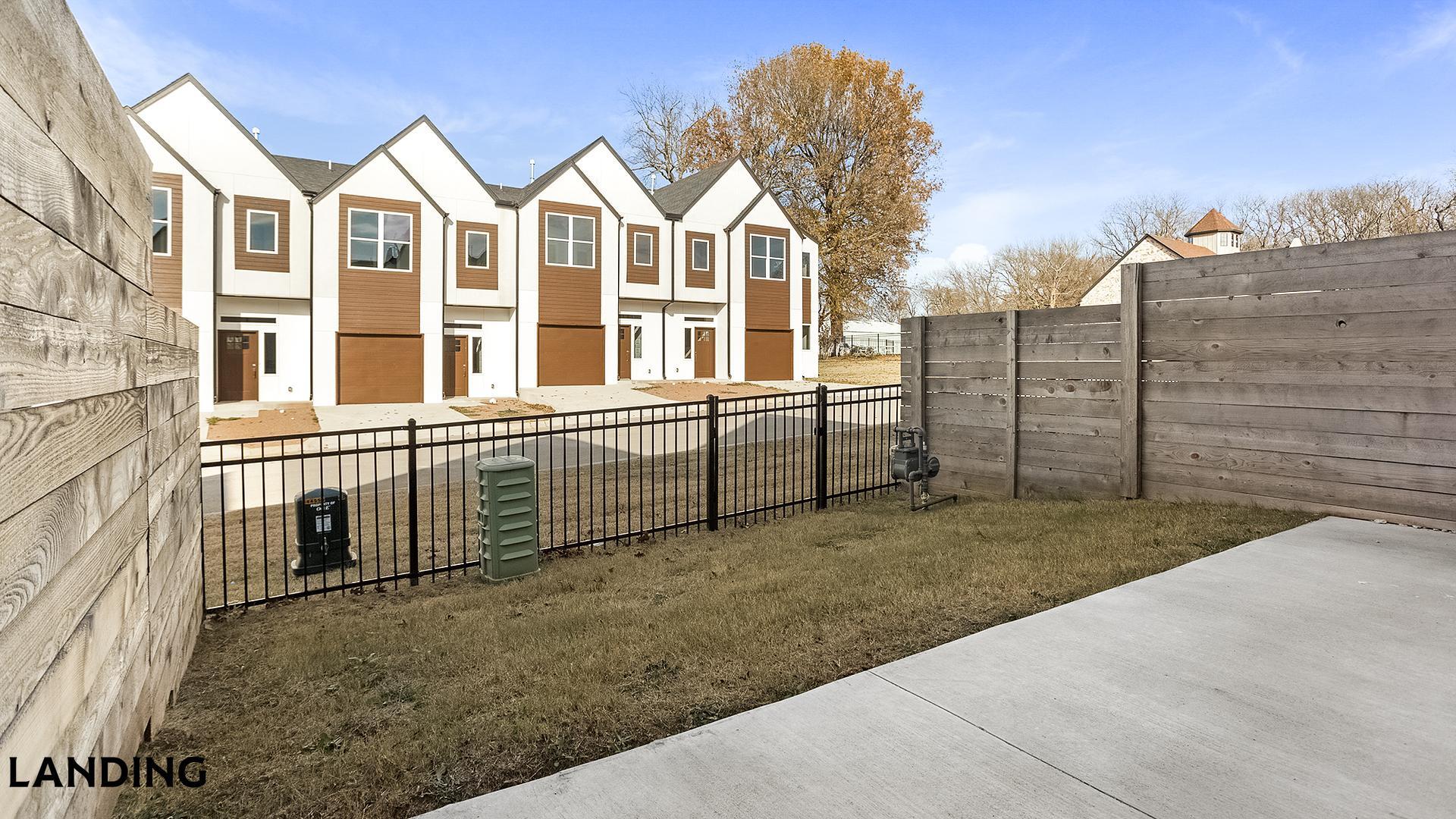 Building Photo - 3401 Redbud Ln